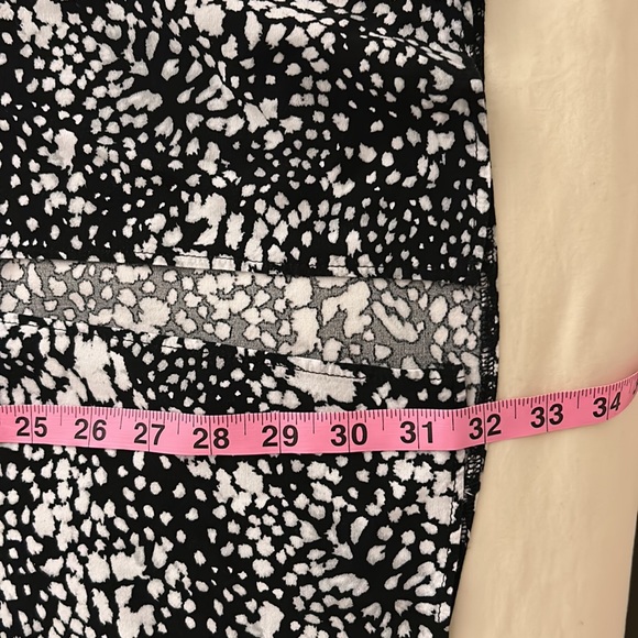 ASOS bow detail midi skirt with thigh split in mono smudge print - Picture 6 of 7